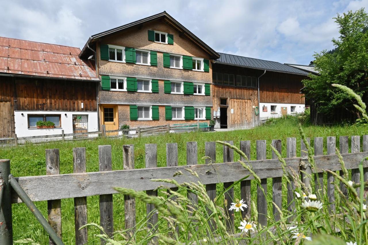 Ferienbauernhof Moosbrugger Apartment Schoppernau Bagian luar foto