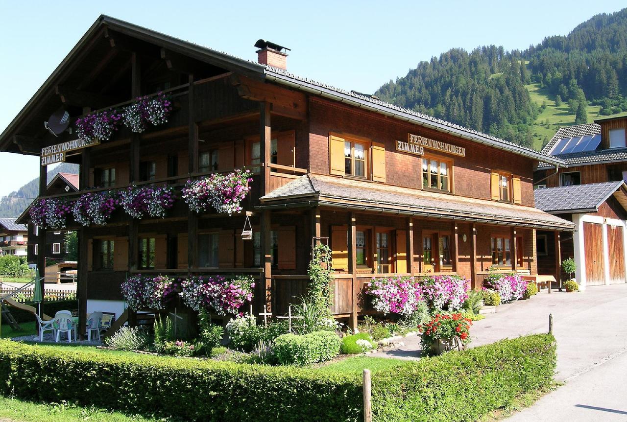 Ferienbauernhof Moosbrugger Apartment Schoppernau Bagian luar foto